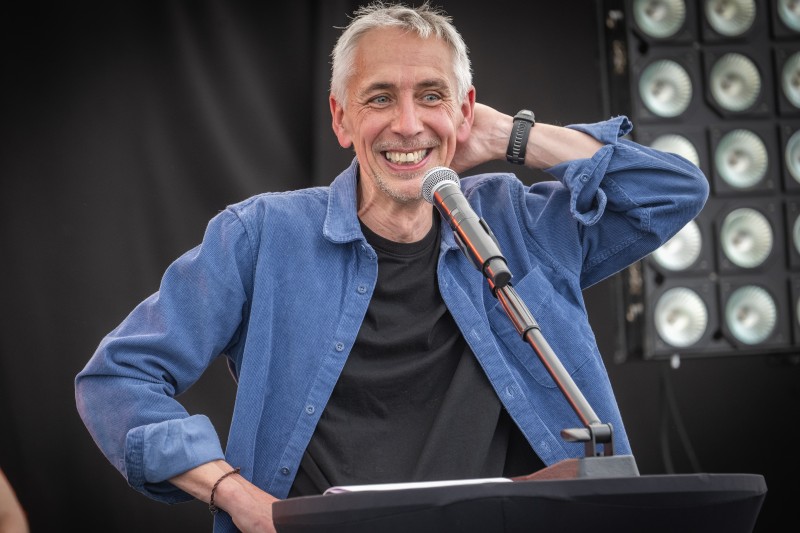 Luis Lema lors de la remise de son Prix Dumur